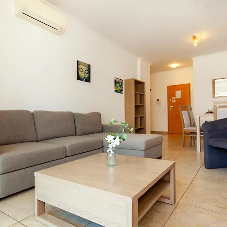 A05 - Luxury 1 Bed Fully Equipped With Pool *